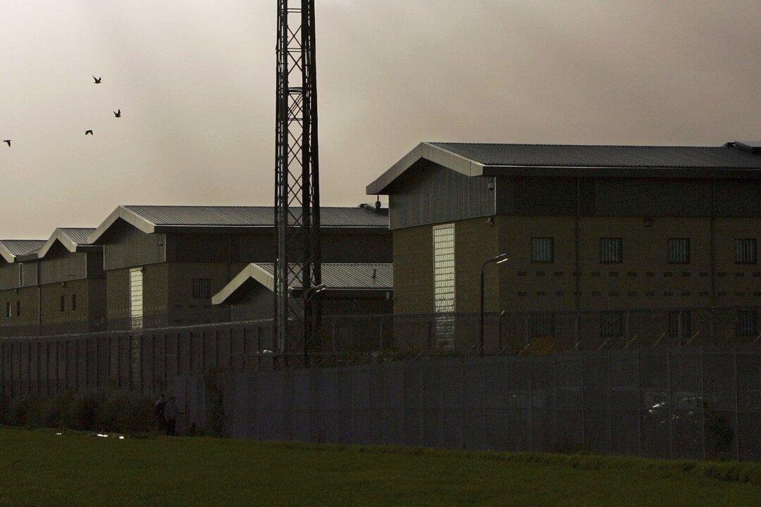 Armed Detainees Cause ‘Unacceptable’ Violence at UK Immigration Centre During Power Cut