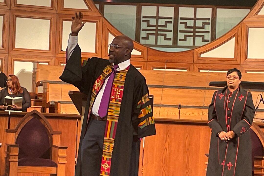 At Sunday Sermon, Warnock Calls on Worshippers to Vote