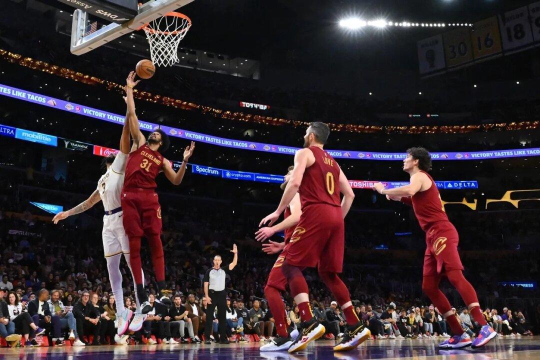 NBA Roundup: Cavs Down Lakers for 8th Straight Win