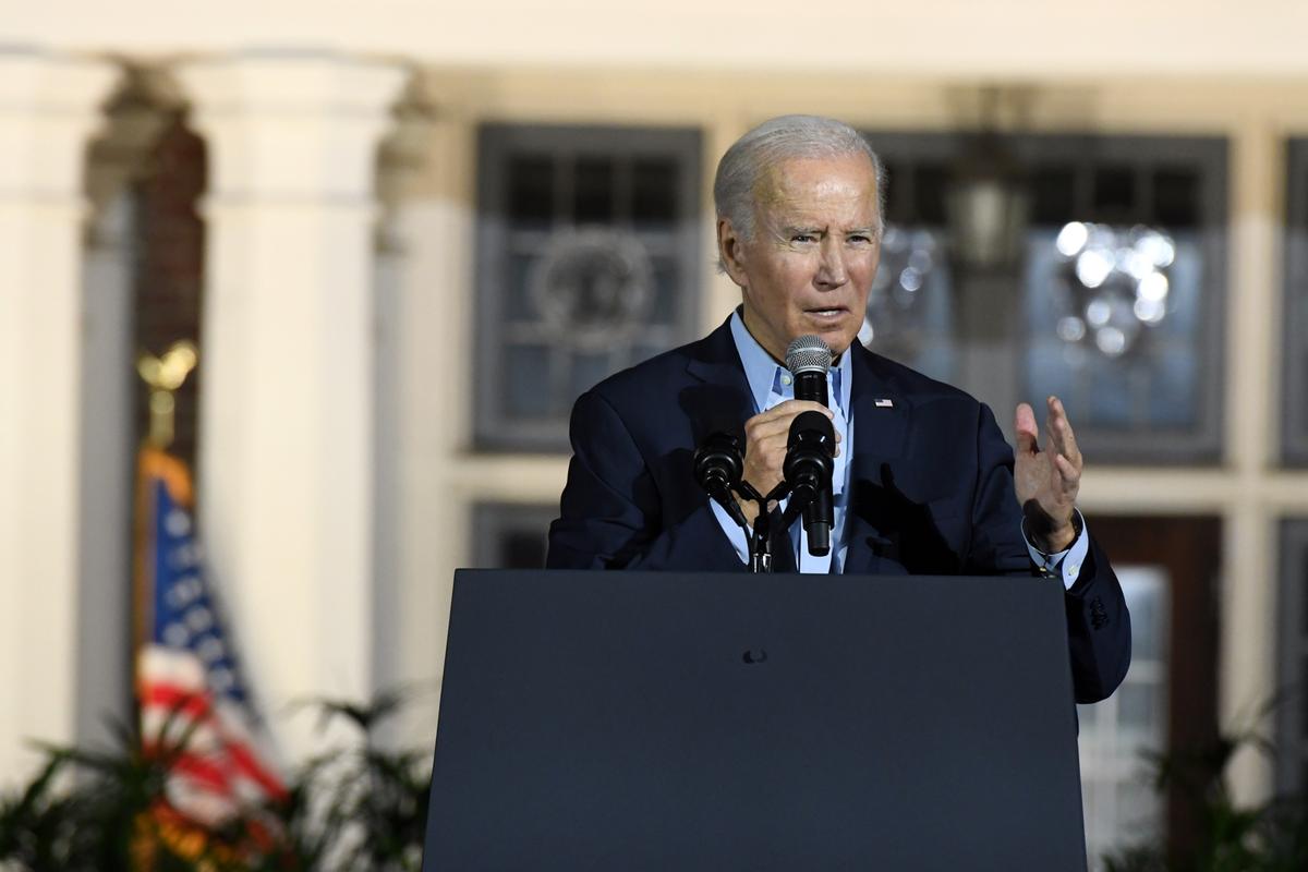 Vulnerable Democrats Distance Themselves From Biden, Party