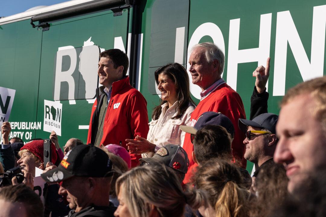 Nikki Haley Stumps for Sen. Ron Johnson in Final Leg of Wisconsin Bus Tour in High-Stakes U.S. Senate Race