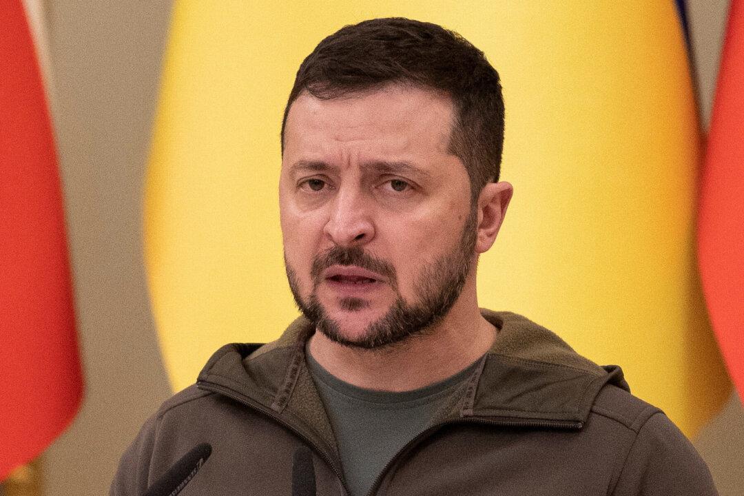 Ukraine Says Russia Forces Pillage, Occupy Kherson Homes Ahead of Battle