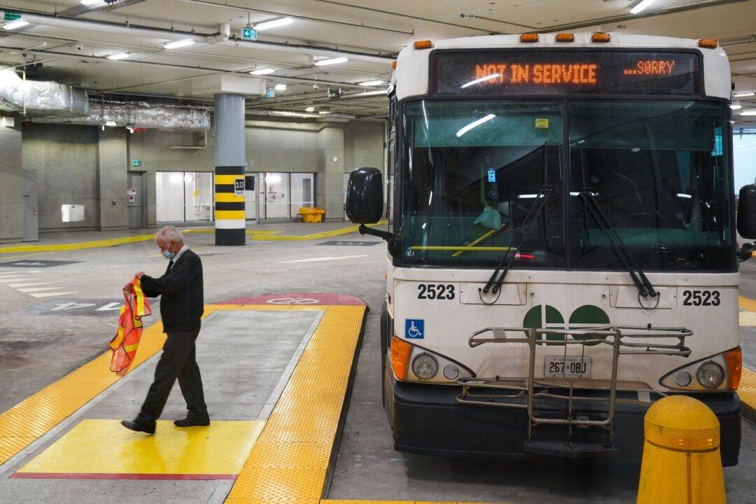 Union Says About 2,200 GO Transit Workers on Strike Today After Failed Contract Talks