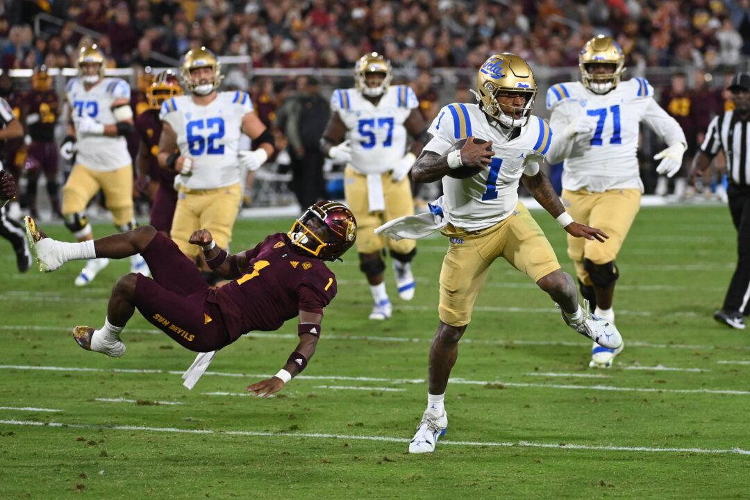 Thompson-Robinson’s 4 TDs Lead No. 10 UCLA Past ASU 50–36