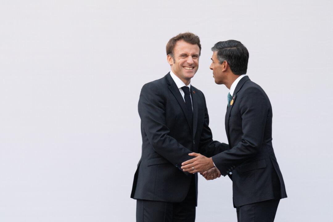 Sunak, Macron Discuss Illegal Migration as UK PM Promises to ‘Grip’ Challenge