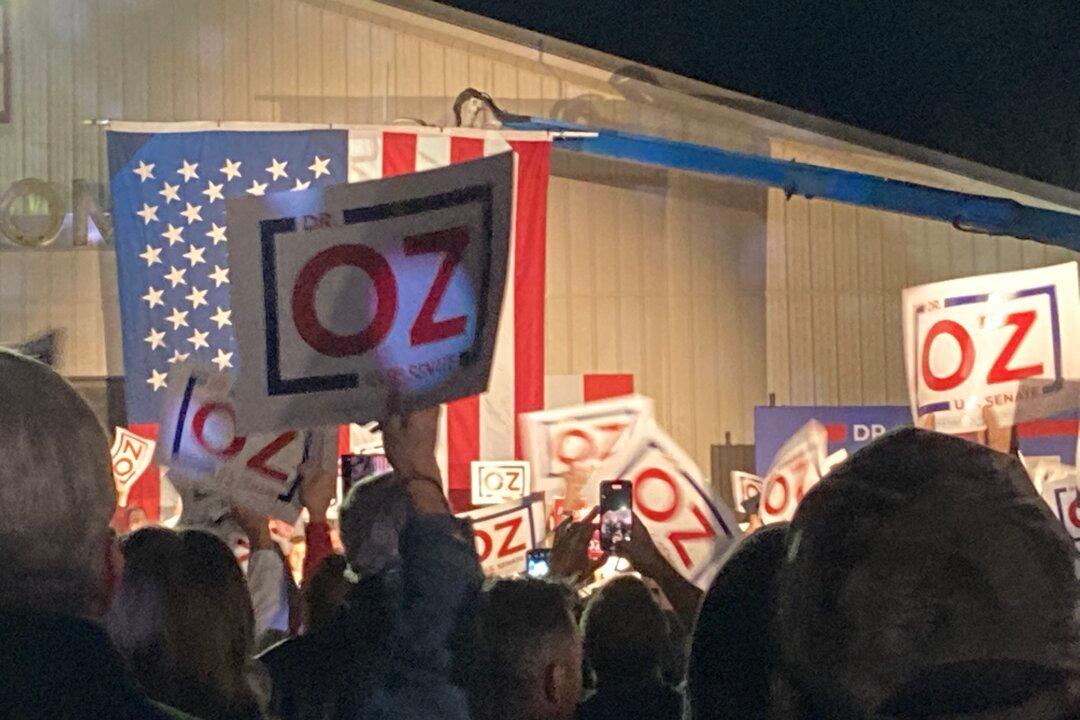 Oz, Fetterman Urge Voters to Turn Out in Key US Senate Race