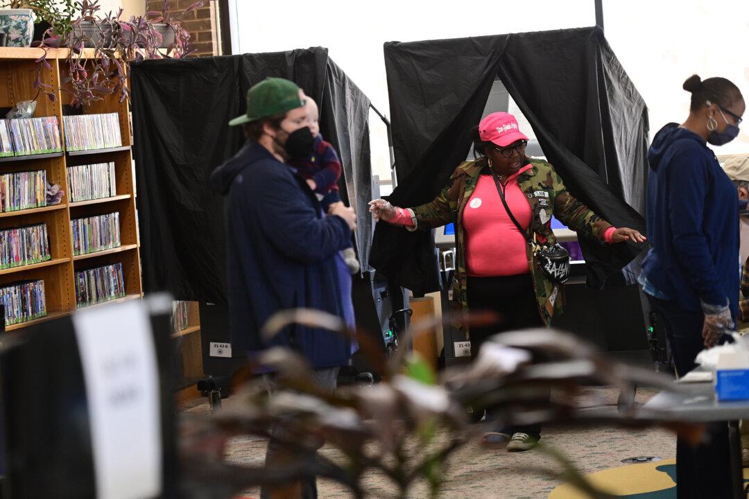 Judge Orders Pennsylvania County Polling Sites to Stay Open Late Due to Paper Shortages