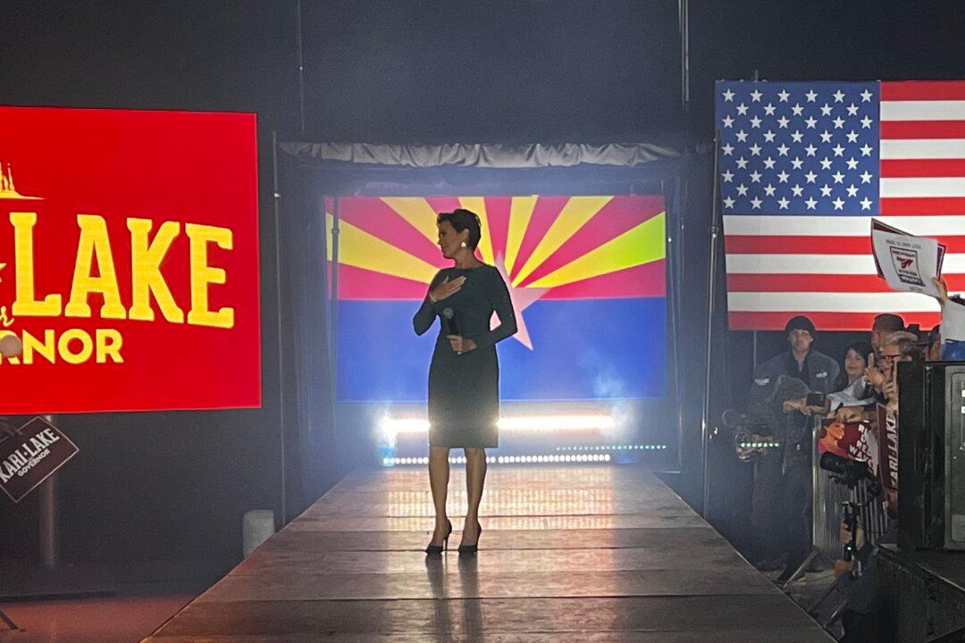 Lake and Hobbs Sprint for the Finish Line in Arizona