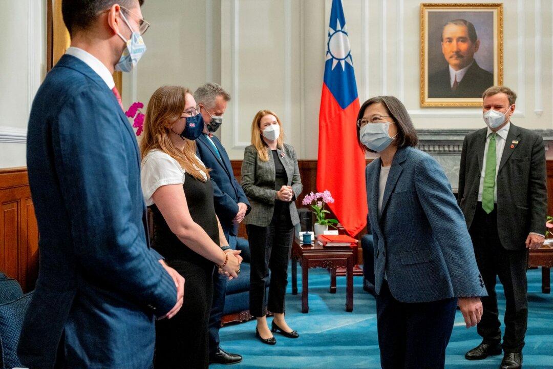 UK Trade Minister Meets Taiwanese President in Taipei