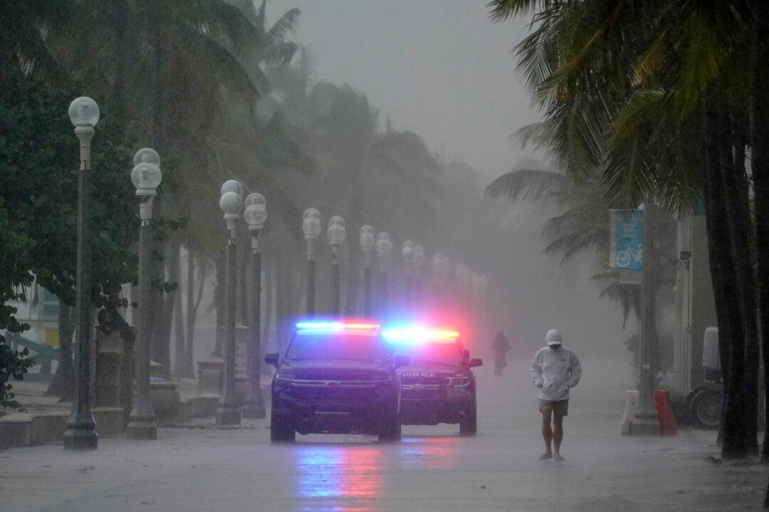 Nicole Strengthens Into Hurricane, Heading to Florida