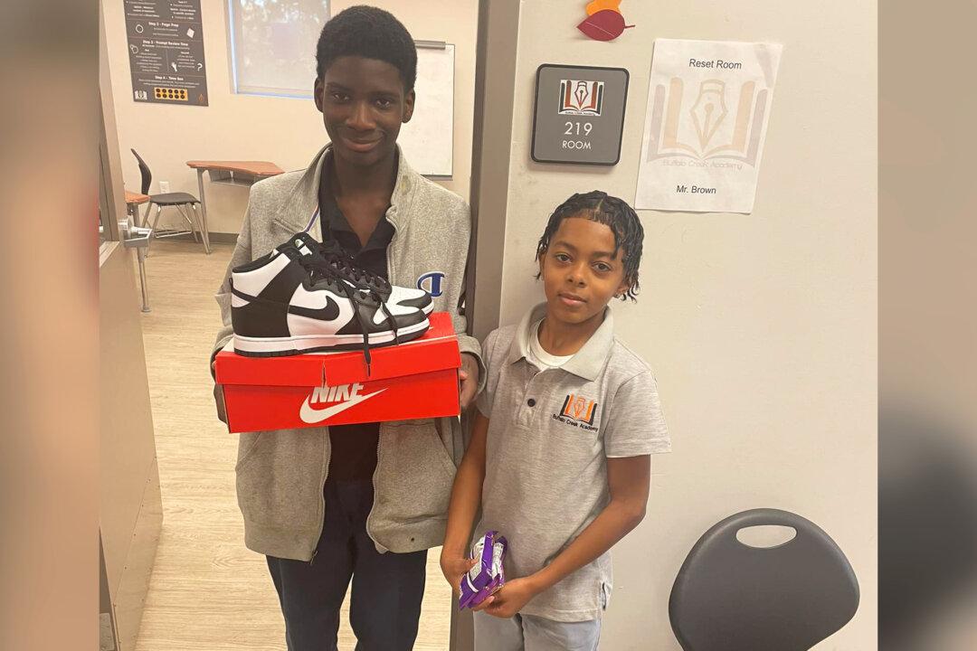 Middle School Student Sees Classmate Getting Bullied for His Shoes, Buys Him a New Pair