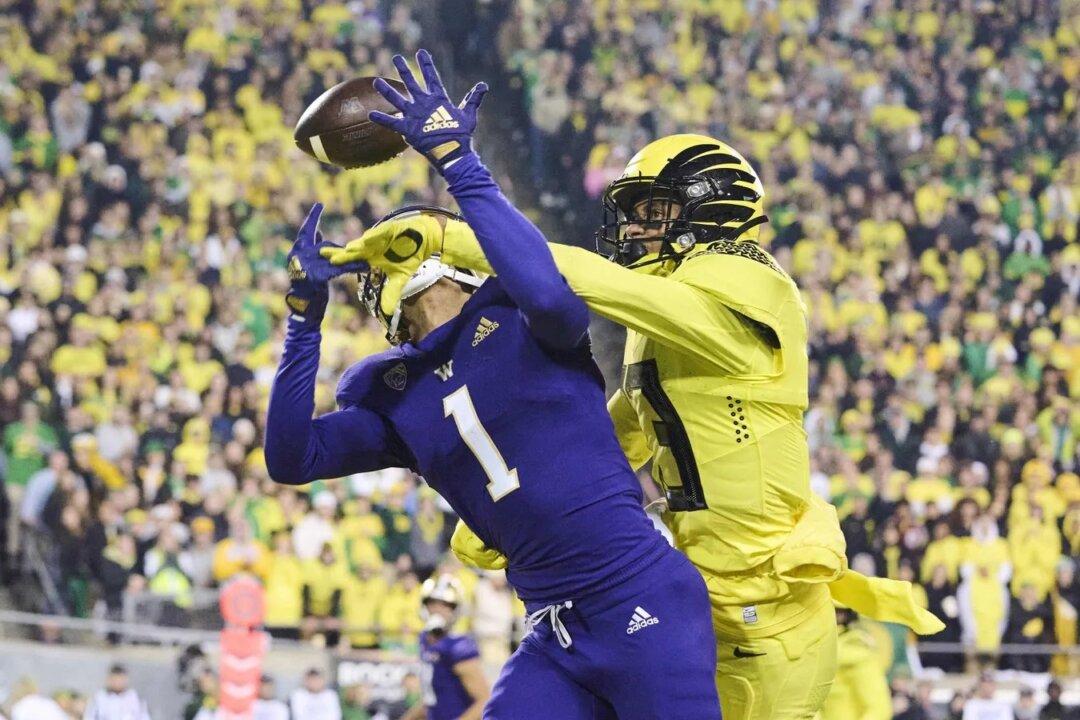 Top 25 Roundup: Pac-12 in Chaos After No. 6 Oregon Falls