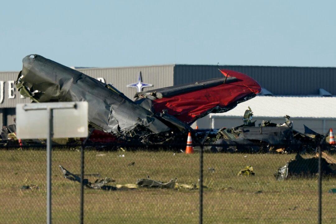 6 Dead After 2 Planes Collide During Airshow in Dallas