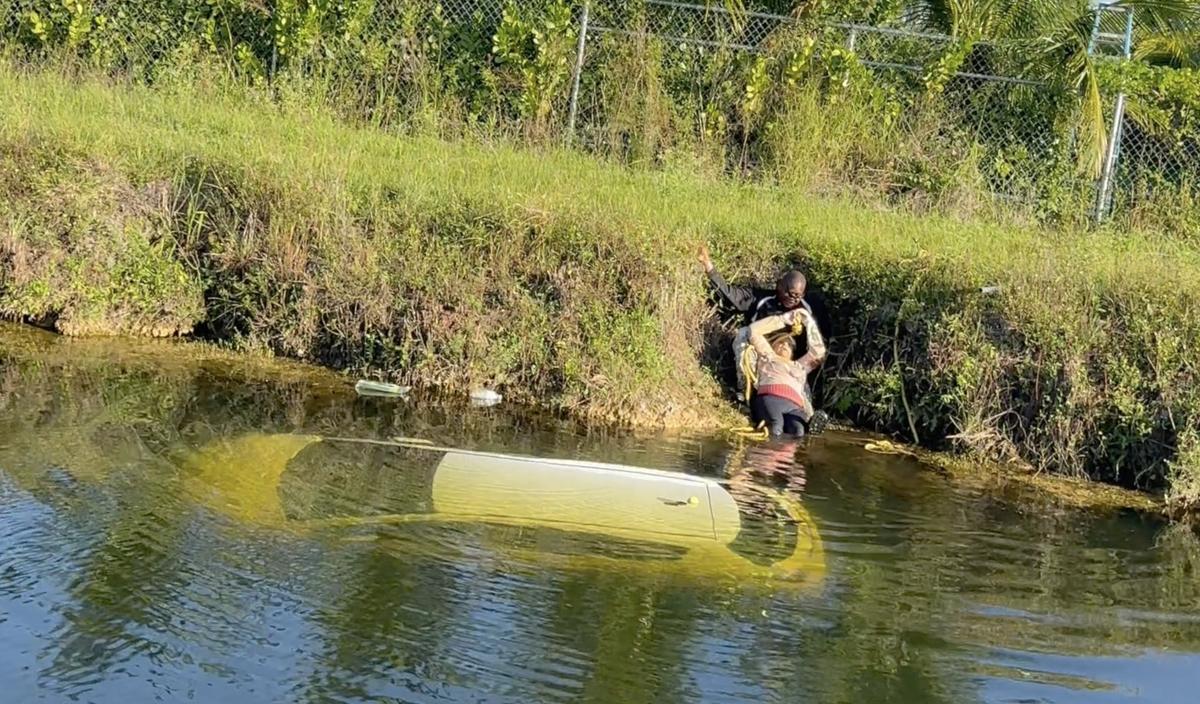 The woman is rescued from alligator-infested waters back to shore. (Courtesy of <a href="https://www.instagram.com/cristianopiquet/">Cristiano Piquet</a>)