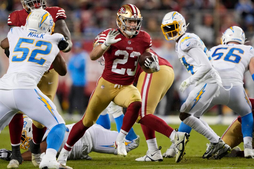 McCaffrey’s TD, Stout D Lead 49Ers Past Chargers 22–16