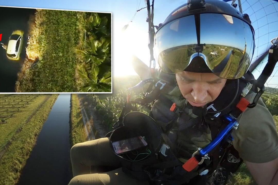 Florida Paraglider Spots Woman and Her Car Sinking in a Canal, Executes Emergency Landing to Save Her Life