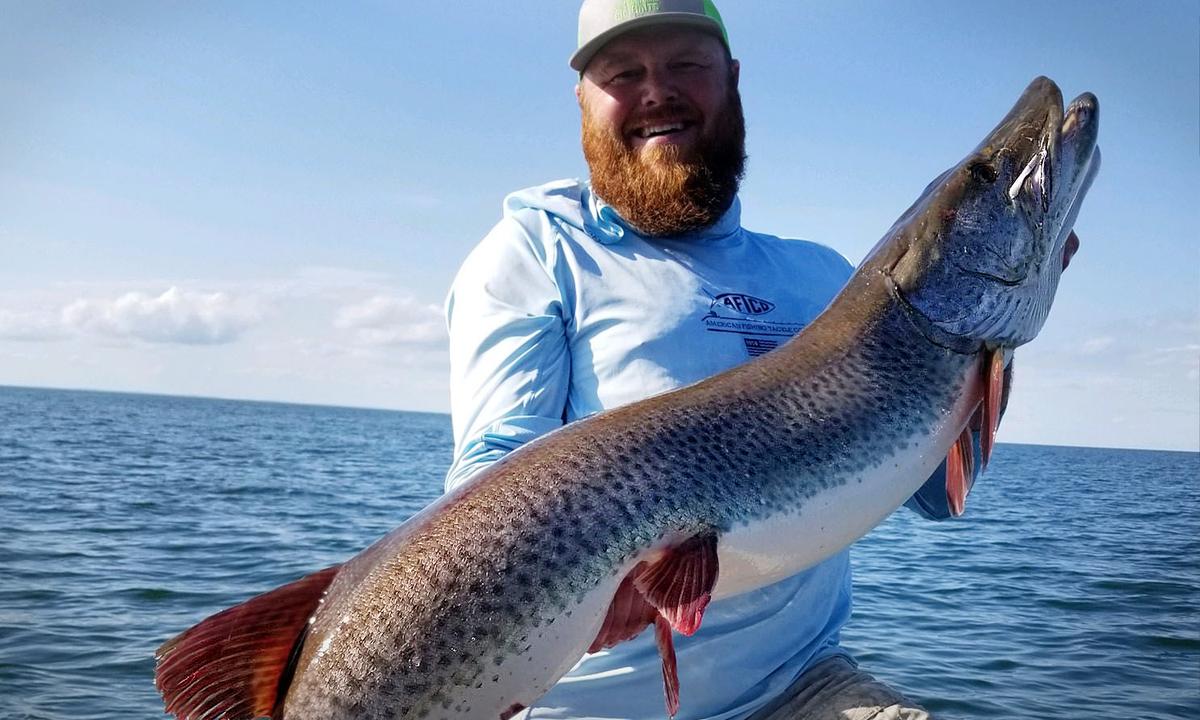 Angler Reels in Monster Muskie From Minnesota Lake, Garners State Record—And Has the Photos to Prove It