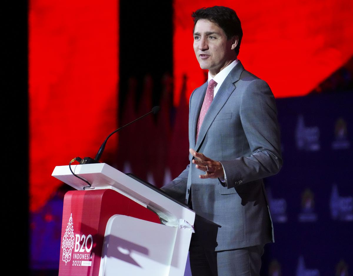 Trudeau Reiterates Intention to Regulate Online Hate During Speech at B20 Summit in Bali