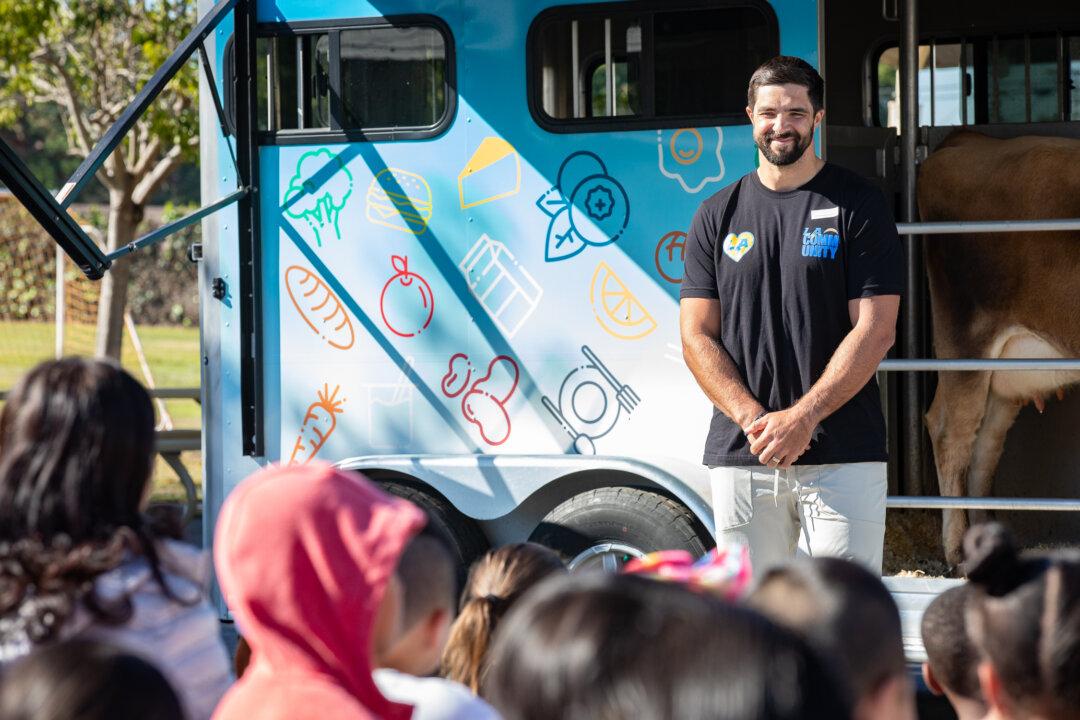 Los Angeles Chargers Donate $10,000 to Garden Grove Unified Schools