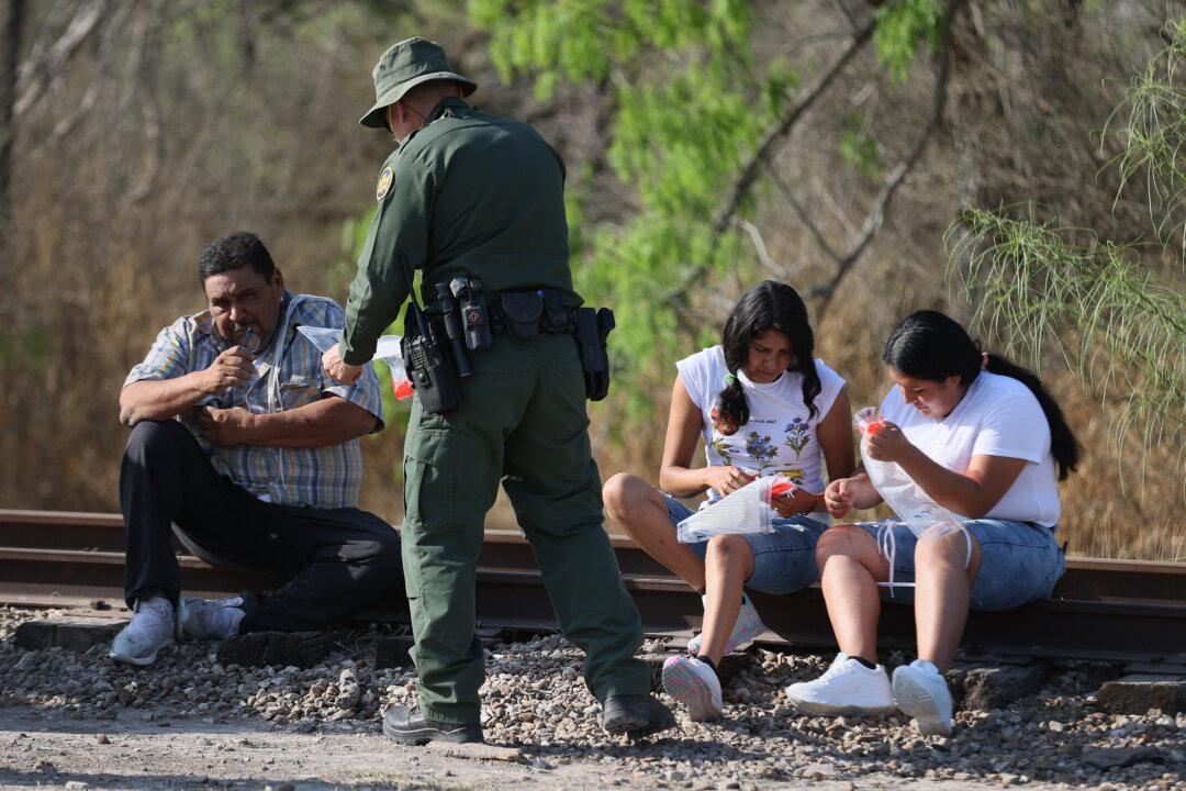 Abbott, County Judges at Odds Over What ‘Repelling Invasion’ Looks Like