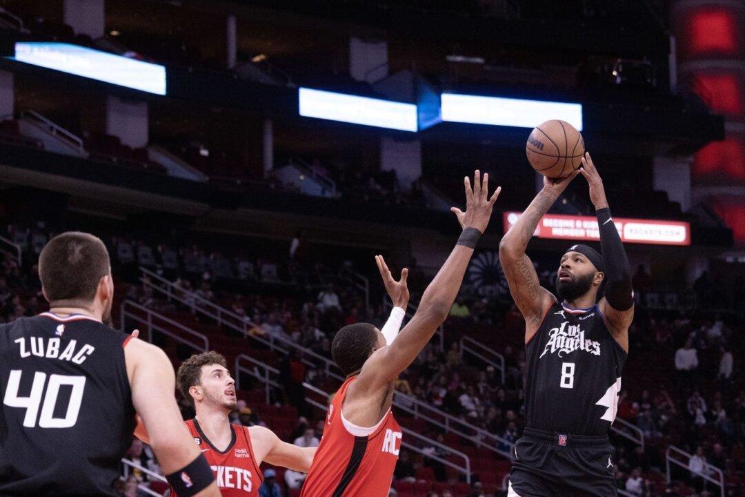 Paul George Nets 22 to Help Clippers Roll Past Rockets