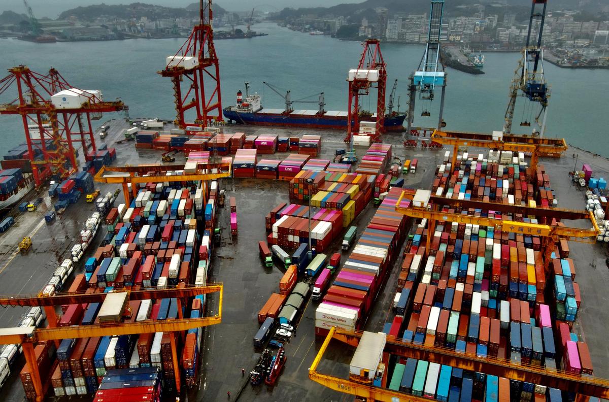 Taiwan’s Exports to China Hit New Low as Chinese Economy Weakens