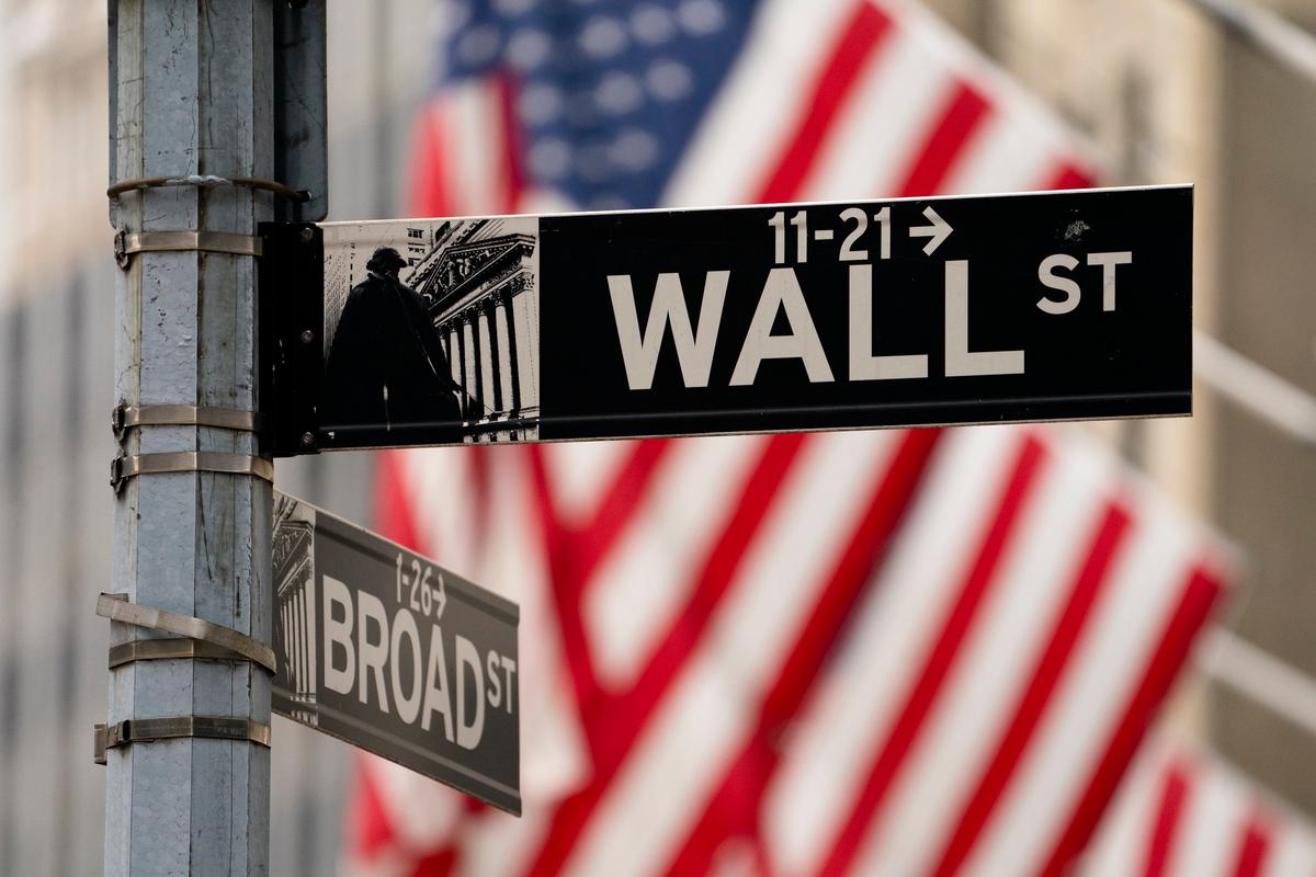 Stocks Open Lower on Wall Street Ahead of Christmas Holiday