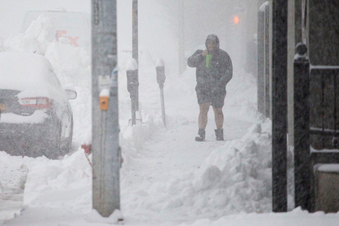 Lake-Effect Snow Paralyzes Parts of Western, Northern New York