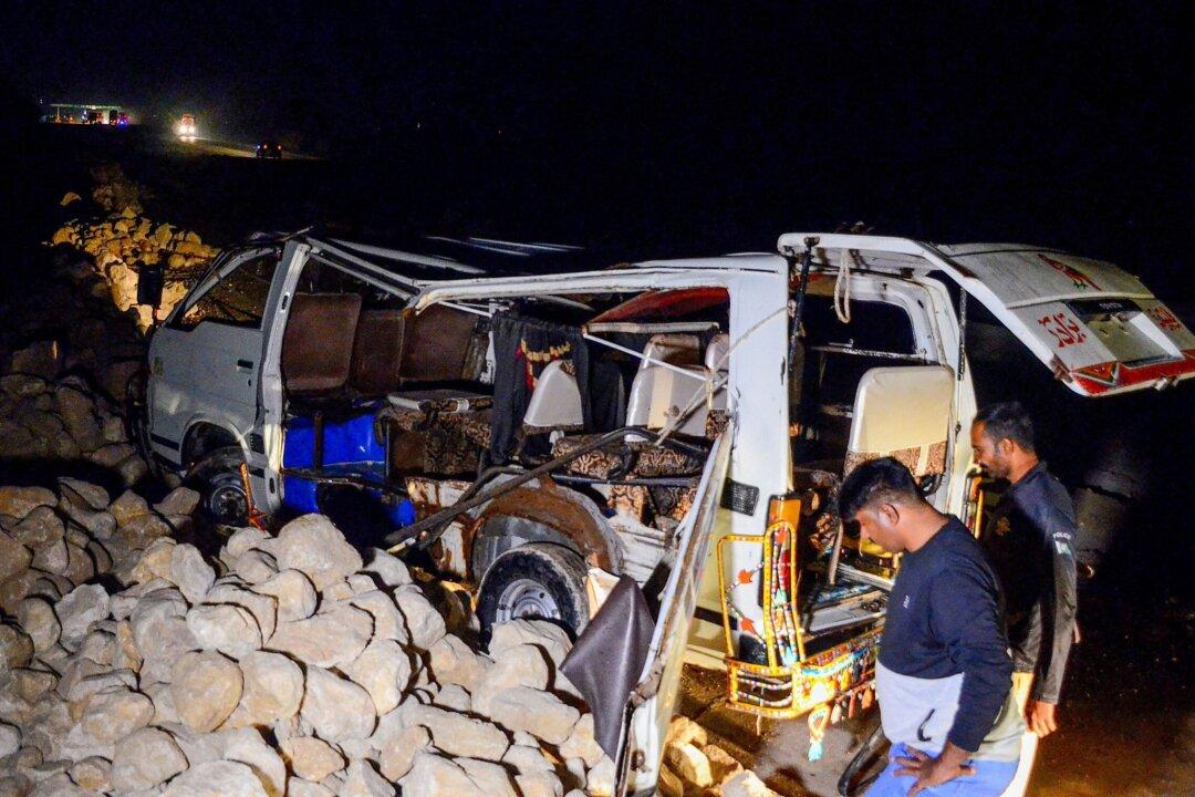 20 Killed in Van Accident as Record Floods Haunt Pakistan