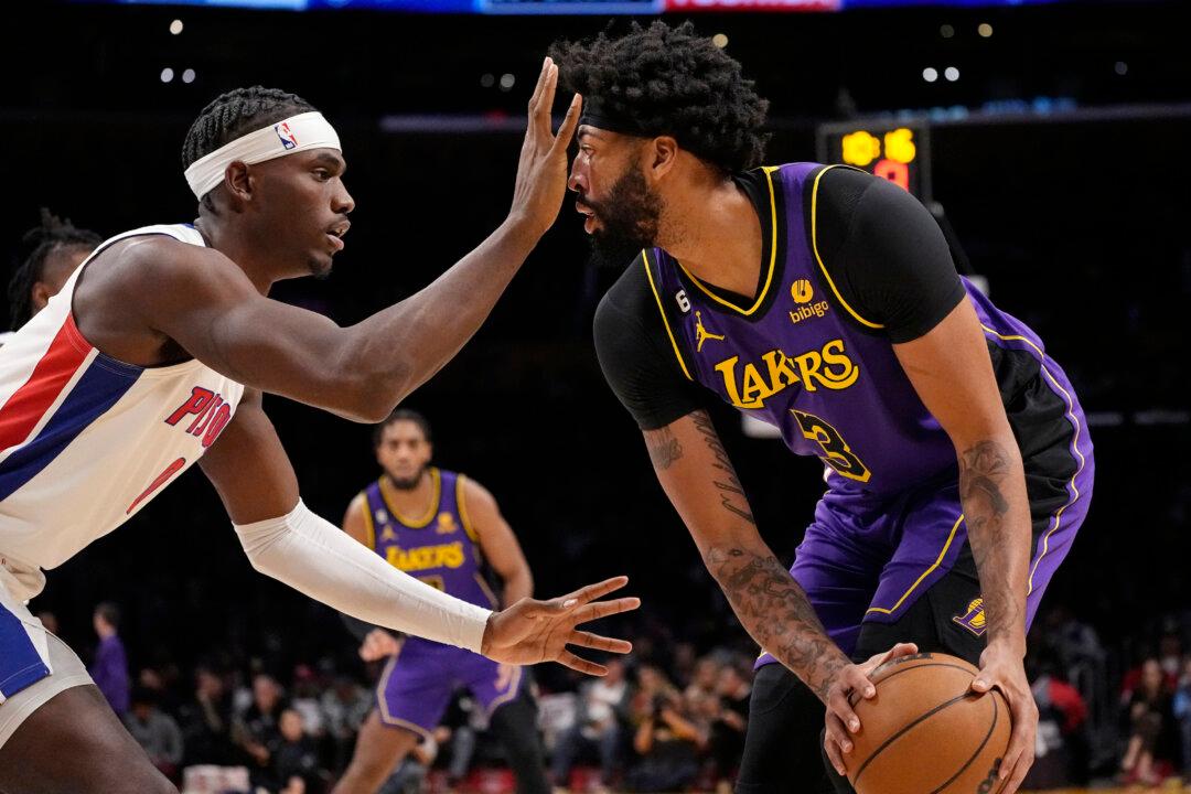 Davis Leads Lakers Past Pistons 128–121 for 2nd Straight Win