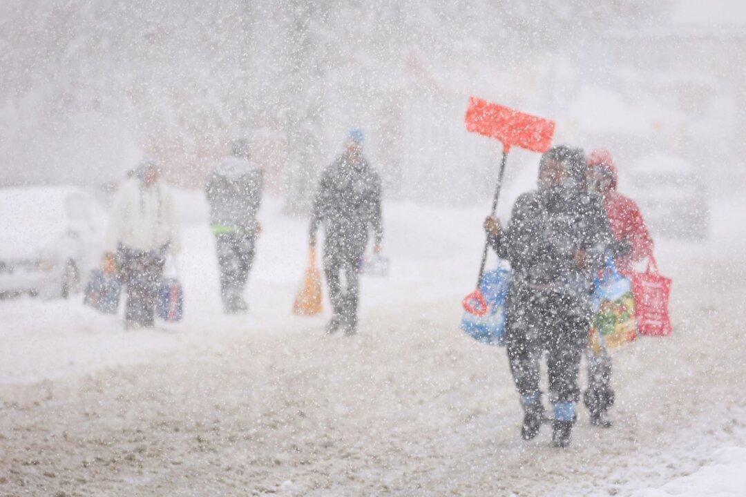 2 Deaths Reported as ‘Lake-Effect’ Snowstorm Paralyzes Western New York