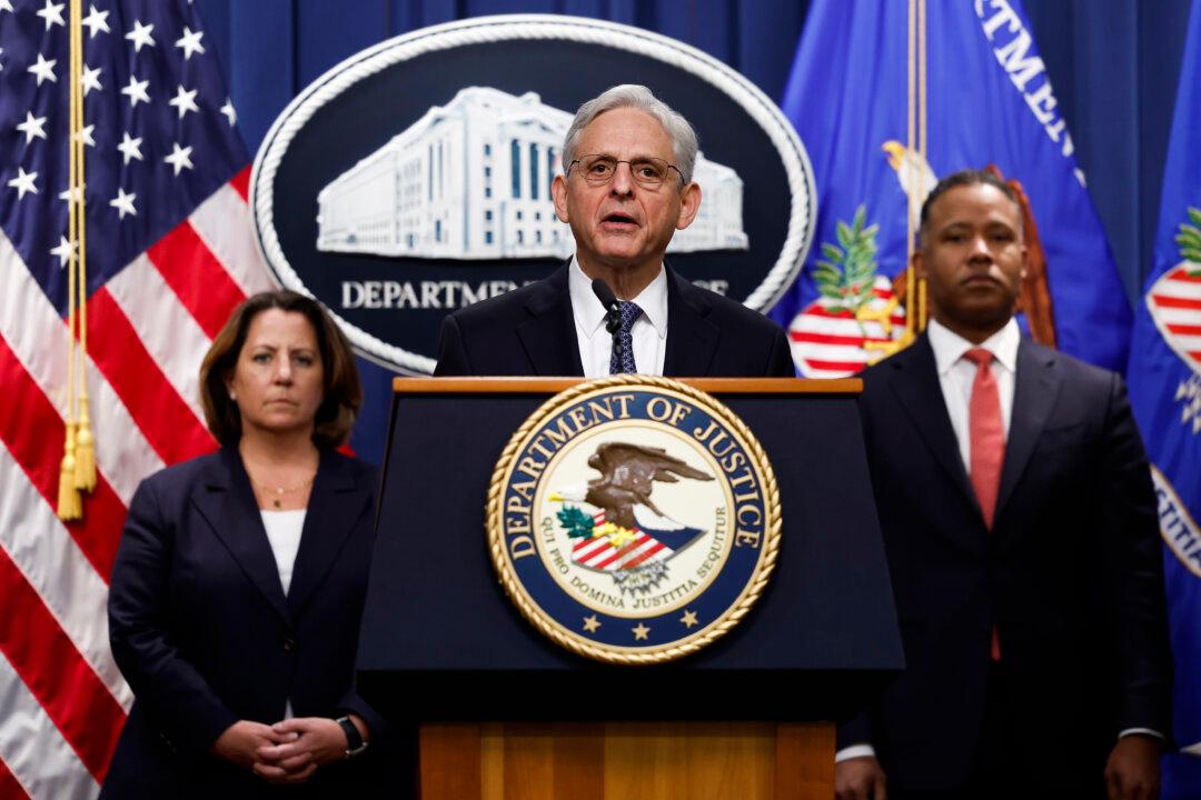 Special Counsel Investigating Trump Is ‘Tool to Attack a Political Enemy’: FBI Veteran