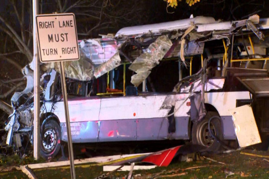 1 Dead, 2 Dozen Injured, When Bus Carrying Students Crashes