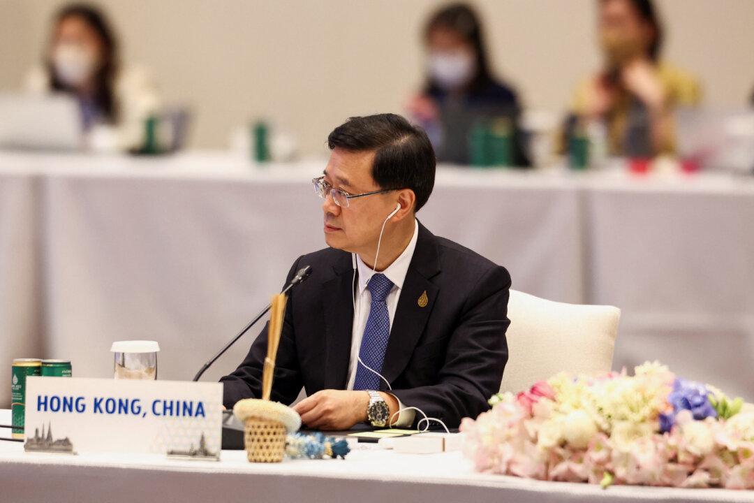Hong Kong Leader Tests Positive for COVID-19 After APEC Summit