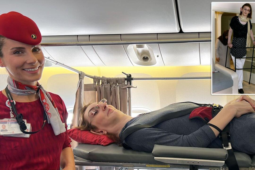 World’s Tallest Woman Enjoys Her First-Ever Flight After Crew Removes 6 Seats From the Plane
