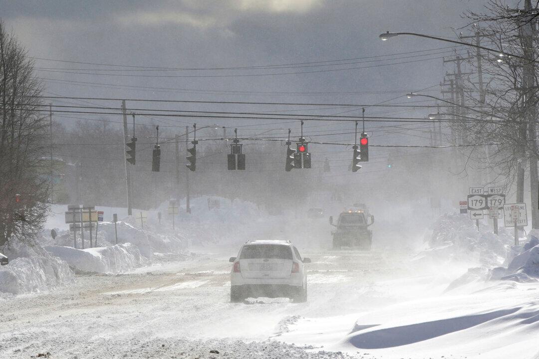 Biden Sending Federal Aid as New York Digs Out From Huge Snowstorm