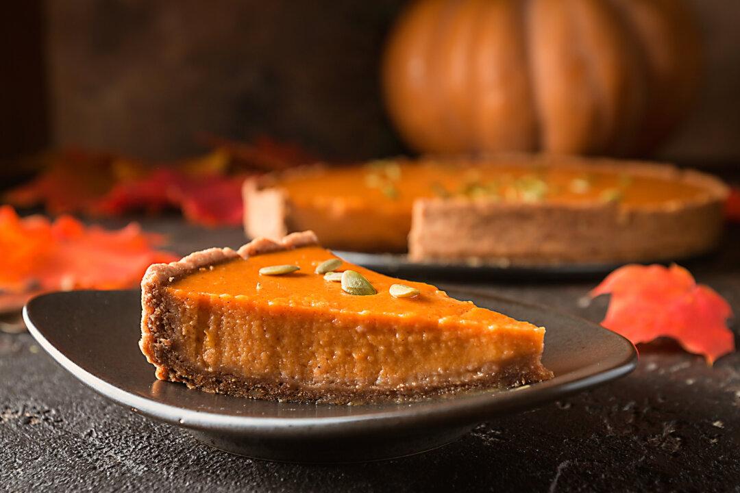Healthy Pumpkin Pie with Pecan Crust (Recipe)