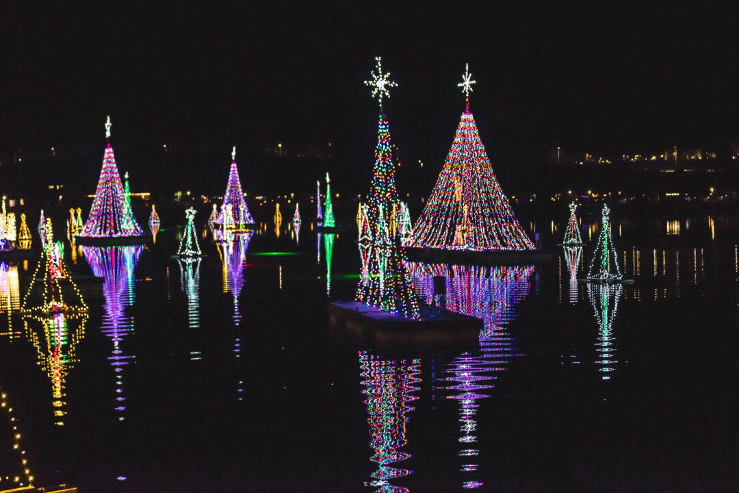 Lighting of the Bay Kicks Off Holiday Season in Newport Beach