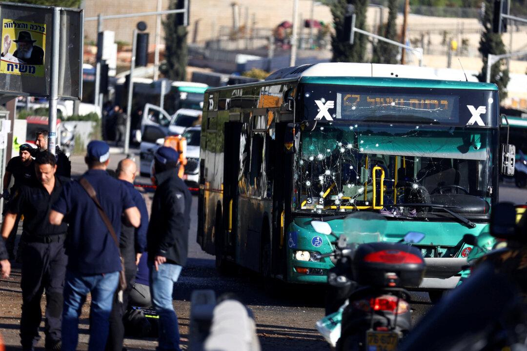 Jerusalem Bus Stop Blasts Kill 1, Injure 18