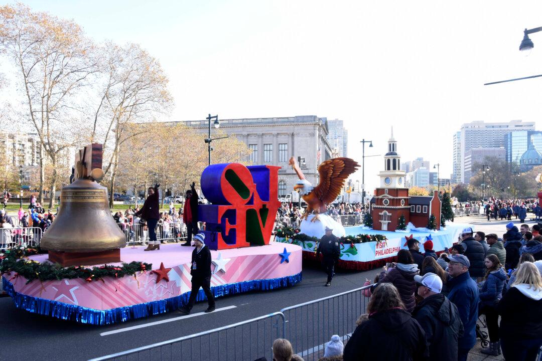 Philadelphia Turns Out for America’s Oldest Thanksgiving Day Parade