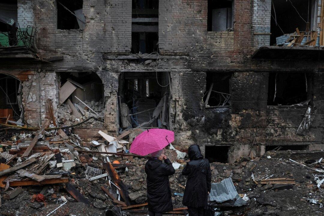 Freezing Ukraine Gradually Restores Power After Russian Strikes on Grid