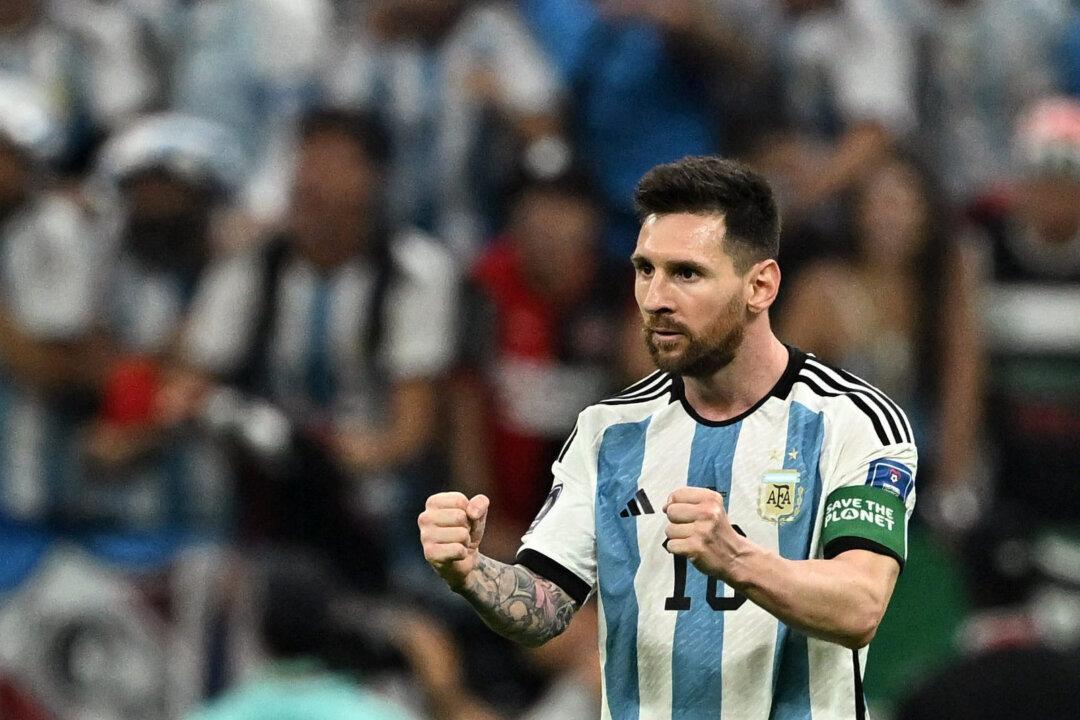 Veterans Messi and Lewandowski Face Off for Knockout Berth