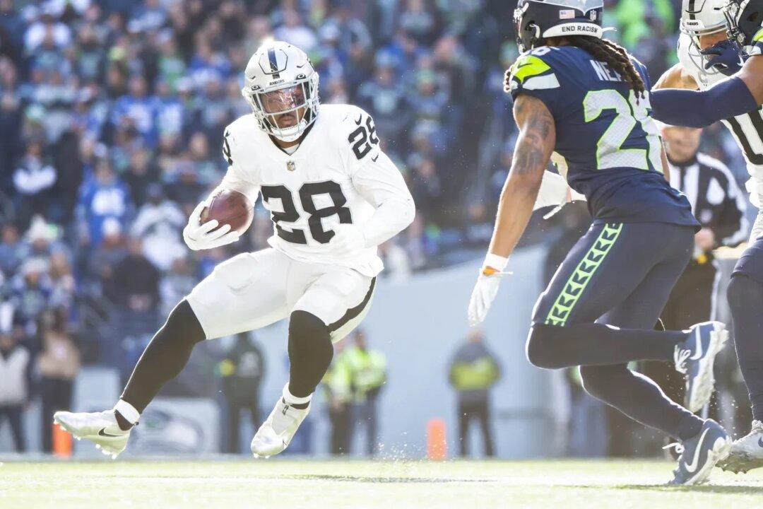 NFL Roundup: Josh Jacobs Carries Raiders to OT Victory vs. Seahawks