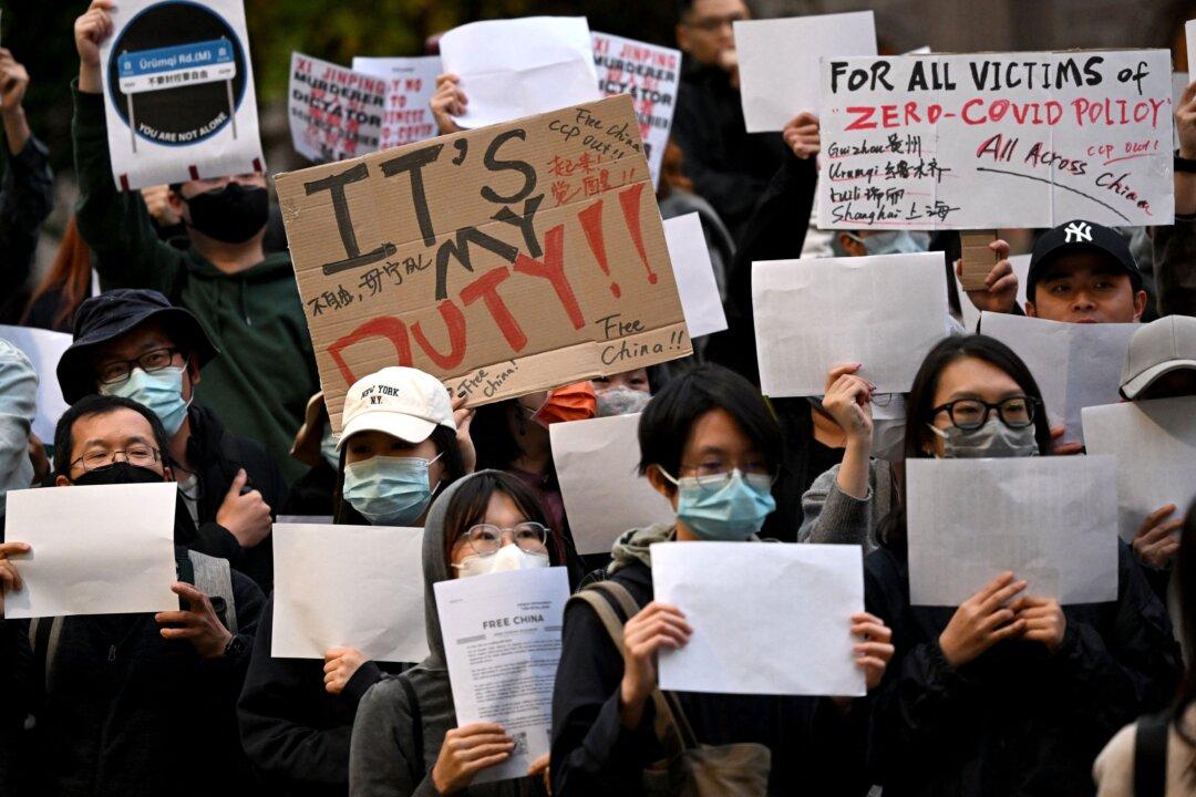 China’s Protests Over COVID Lockdowns Spread Abroad in Show of International Solidarity