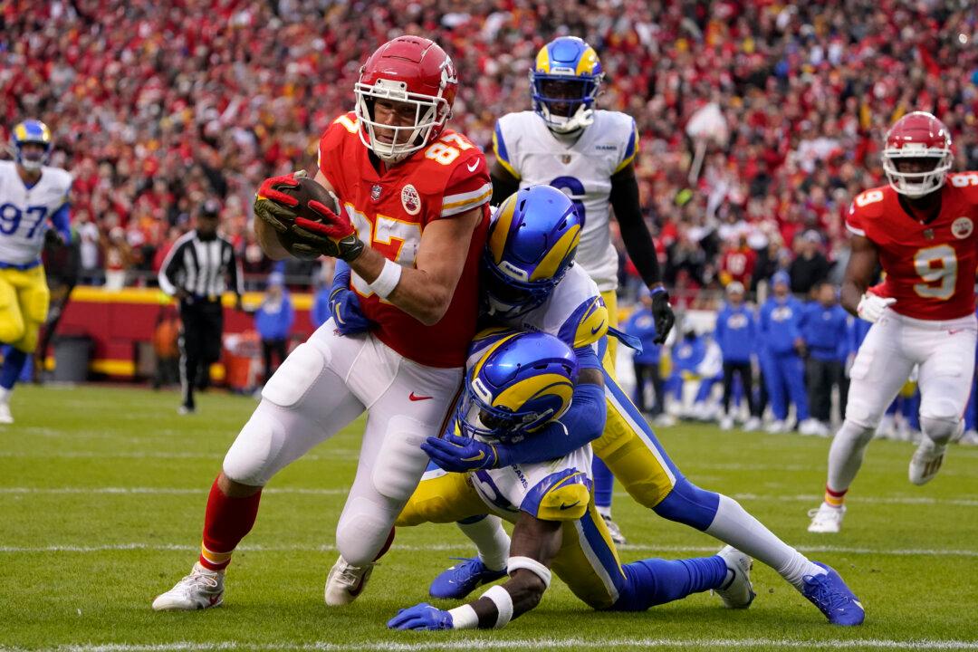 Chiefs Slog Their Way Past Beat-Up Rams for 26–10 Victory