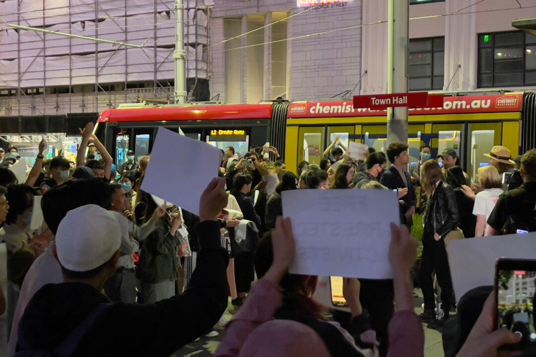 ‘CCP! Step Down!’ Outraged by COVID Lockdowns, Australian Chinese Students Rally to Protest