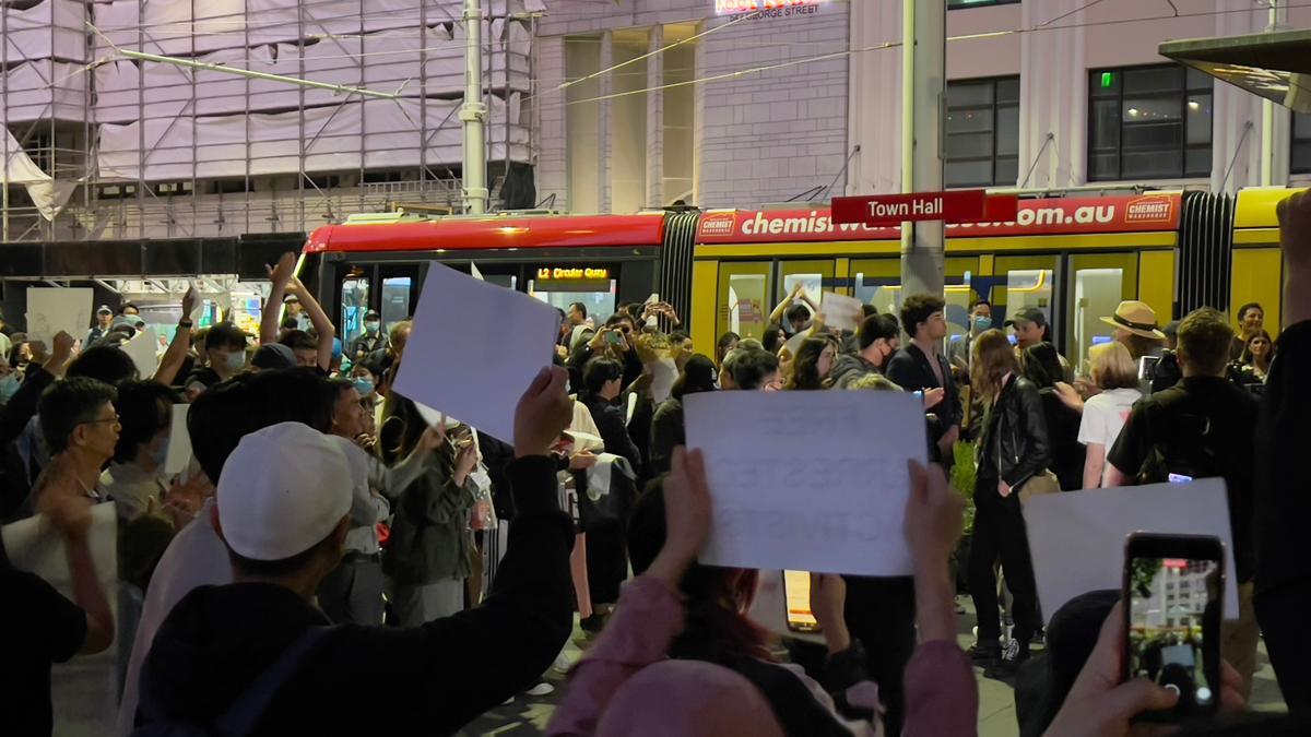 ‘CCP! Step Down!’ Outraged by COVID Lockdowns, Australian Chinese Students Rally to Protest
