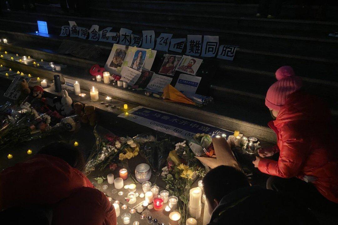 Hundreds in Vancouver Rally in Sympathy With China COVID Protests