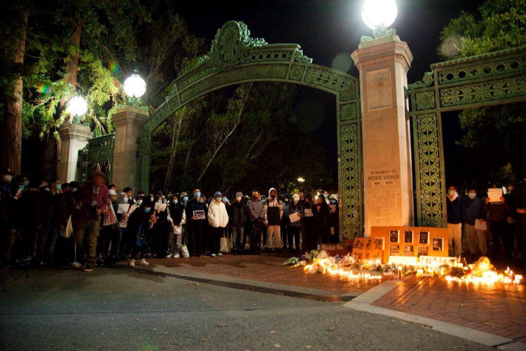 Hundreds Gather at UC Berkeley to Mourn Victims of CCP’s Tyranny