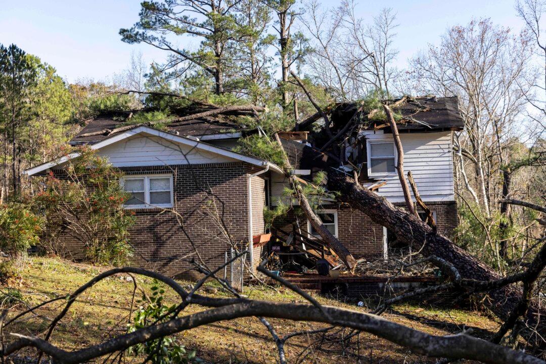 At Least 2 Killed as Tornadoes Wreck Homes in the South